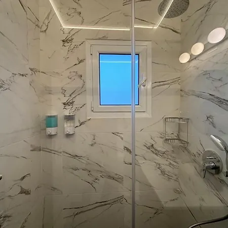 Venus Lighthouse 2b, Sea-view, Center Lägenhet *