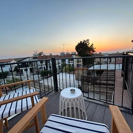 Venus Lighthouse 2br, Sea-view, Center Paphos