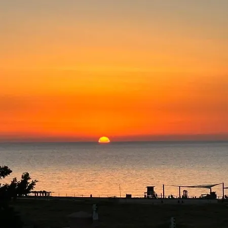 Lägenhet Venus Lighthouse 2br, Sea-view, Center Paphos