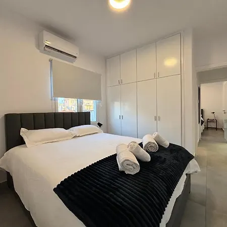 Venus Lighthouse 2br, Sea-view, Center * Paphos