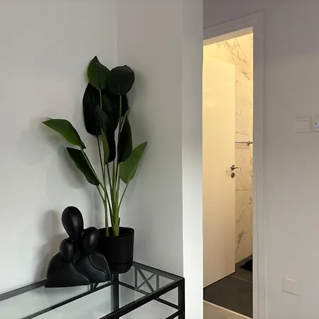 Venus Lighthouse 2b, Sea-view, Center Lägenhet Paphos