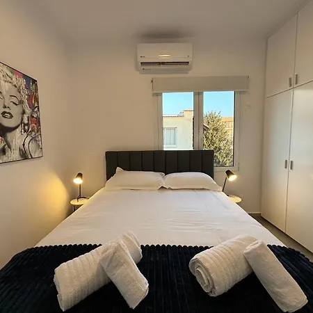 Venus Lighthouse 2br, Sea-view, Center Paphos