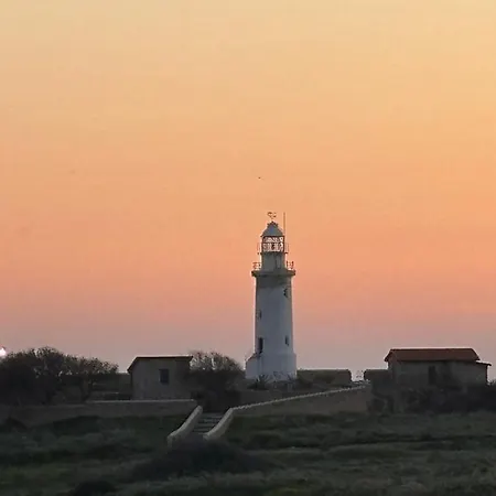 Venus Lighthouse 2br, Sea-view, Center 아파트 파포스