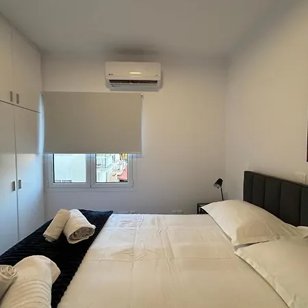 Venus Lighthouse 2b, Sea-view, Center Paphos