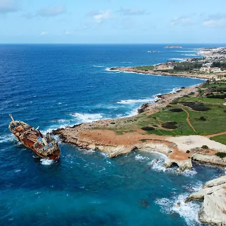 Appartement Venus Lighthouse 2b, Sea-view, Center Paphos