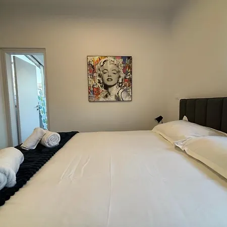 Venus Lighthouse 2b, Sea-view, Center