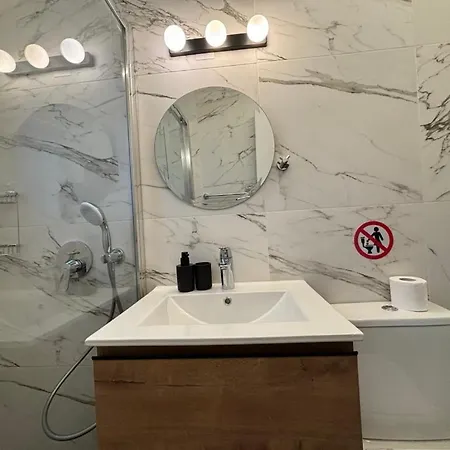 Venus Lighthouse 2b, Sea-view, Center Paphos