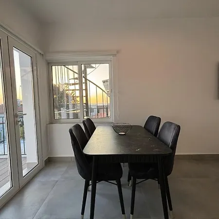 Διαμέρισμα Venus Lighthouse 2b, Sea-view, Center Πάφος