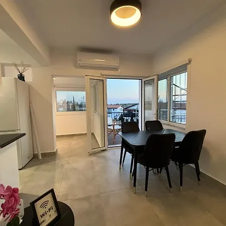 Venus Lighthouse 2b, Sea-view, Center * Πάφος