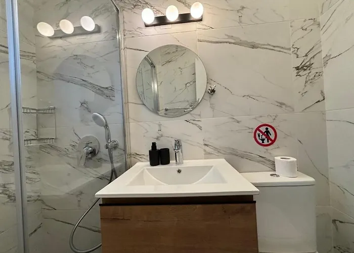 Venus Lighthouse 2b, Sea-view, Center Paphos