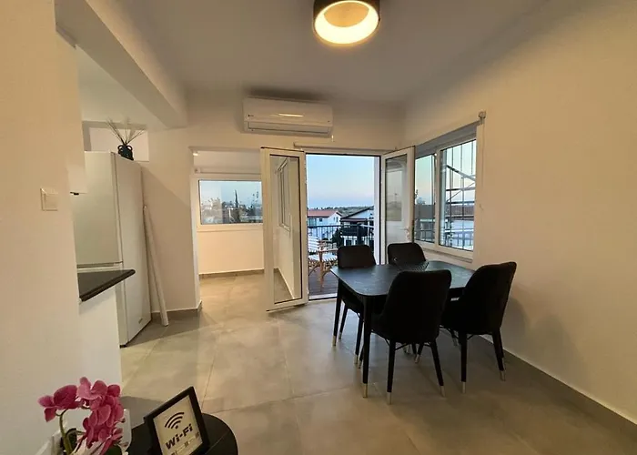 Venus Lighthouse 2b, Sea-view, Center * Paphos