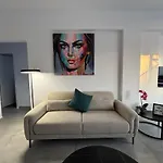 Venus Lighthouse 2b, Sea-view, Center Apartment *