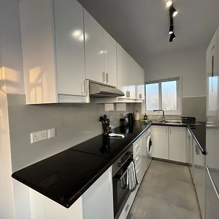 Venus Lighthouse 2br, Sea-view, Center