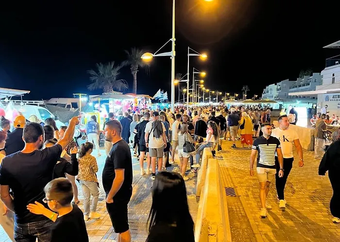 Venus Lighthouse 2b, Sea-view, Center パ フォス