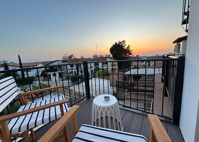 Venus Lighthouse 2b, Sea-view, Center パ フォス