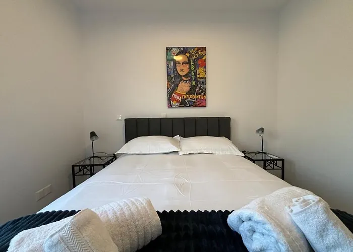 Venus Lighthouse 2b, Sea-view, Center アパート