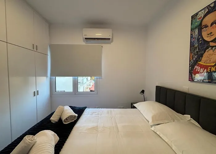 Venus Lighthouse 2b, Sea-view, Center パ フォス