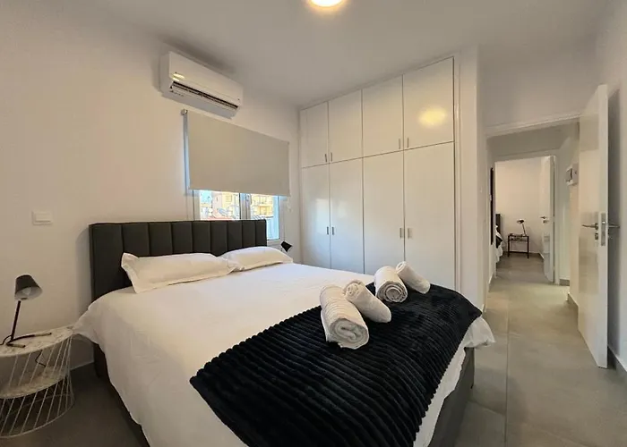 Venus Lighthouse 2b, Sea-view, Center * パ フォス