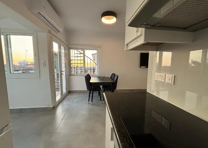 Venus Lighthouse 2b, Sea-view, Center アパート